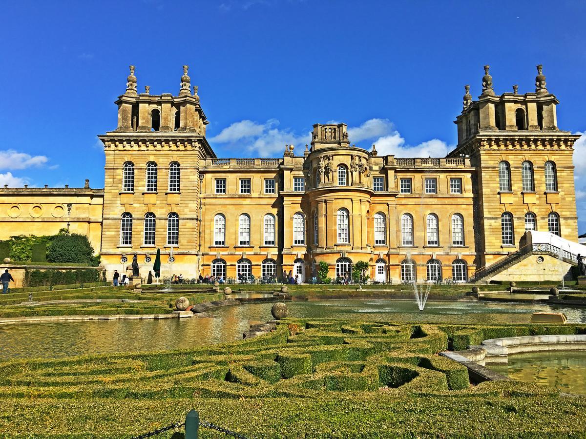 Bed and Breakfast Moon House Уитни Экстерьер фото