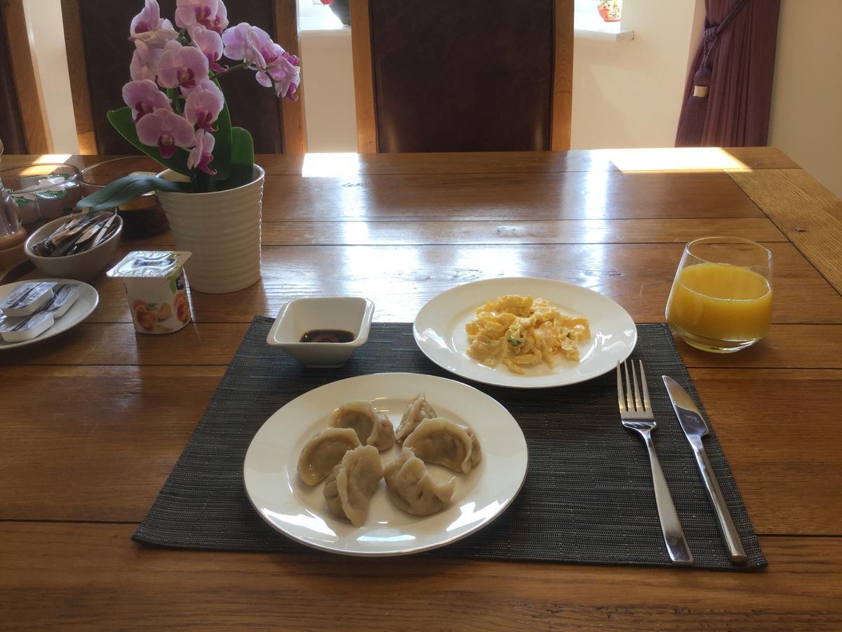 Bed and Breakfast Moon House Уитни Экстерьер фото