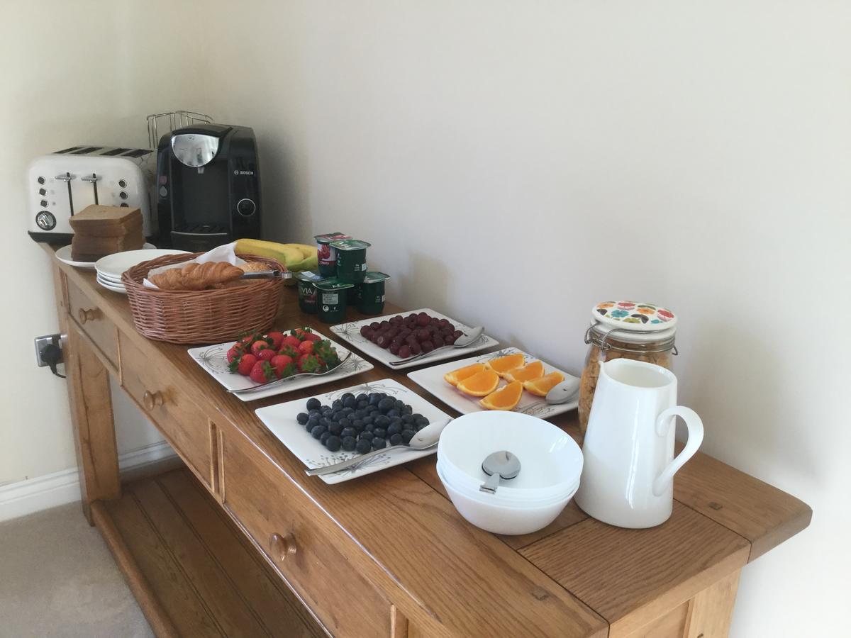 Bed and Breakfast Moon House Уитни Экстерьер фото